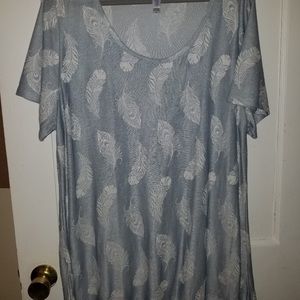 LuLaRoe 3XL Classic Tee 24-26 feathers